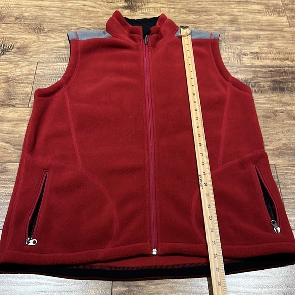 MEC fleece red and grey vest - Picture 4 of 9